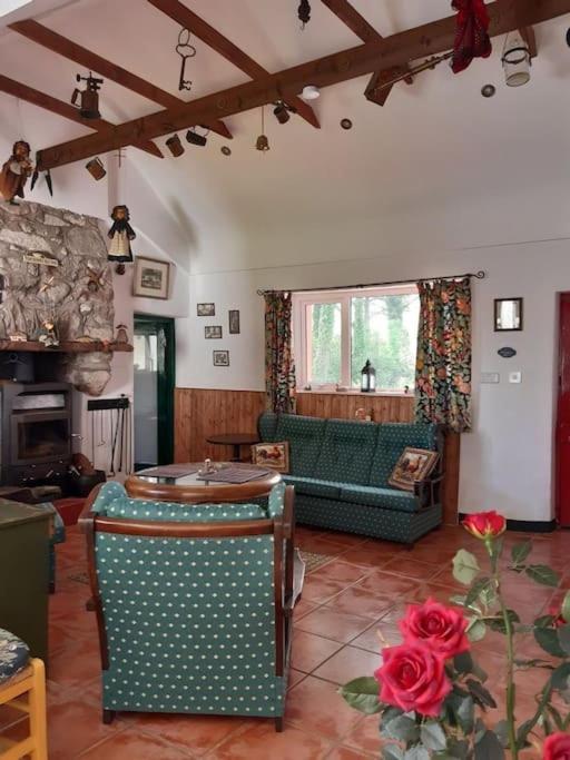 Back2Roots - Beautifully Restored Cottage, Doochary エクステリア 写真
