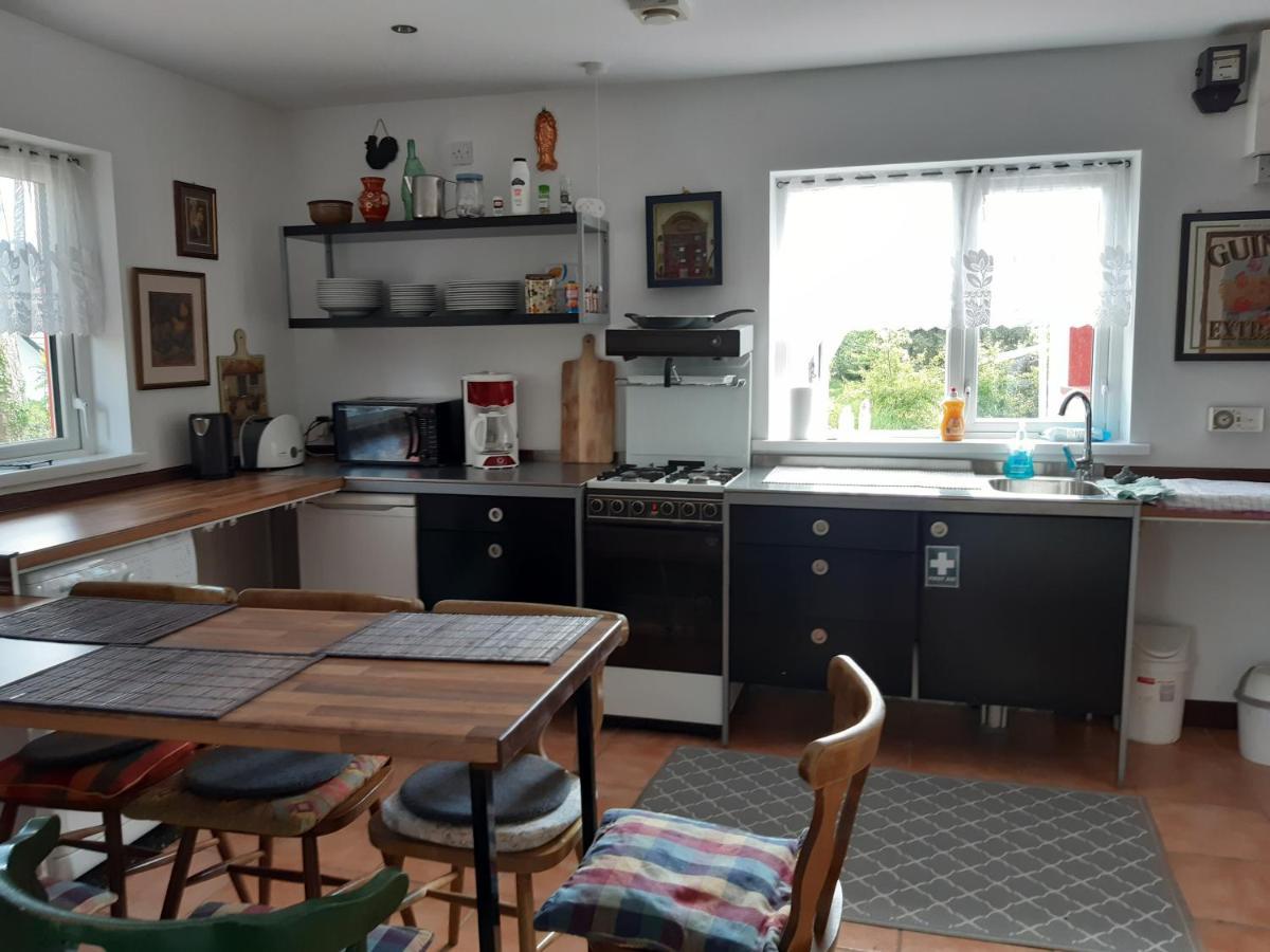 Back2Roots - Beautifully Restored Cottage, Doochary エクステリア 写真